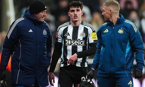 V体育入口-邮报：纽卡后卫利夫拉门托腿筋受伤，将缺席六到八周