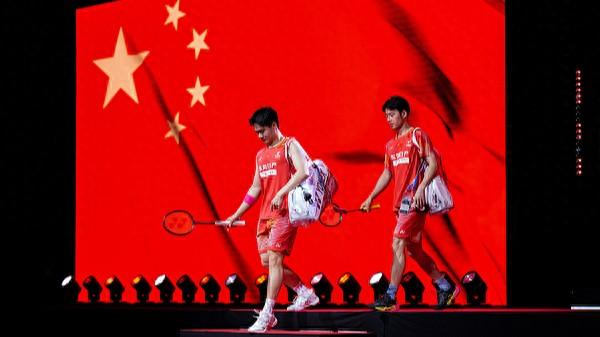 V体育-汤尤杯｜石宇奇赛前伤退，王昶赛中受伤，国羽男队提前出线，但伤情令人担忧|加拿大|赖浩俊|汤姆斯杯|比赛|世锦赛_新浪体育_新浪新闻